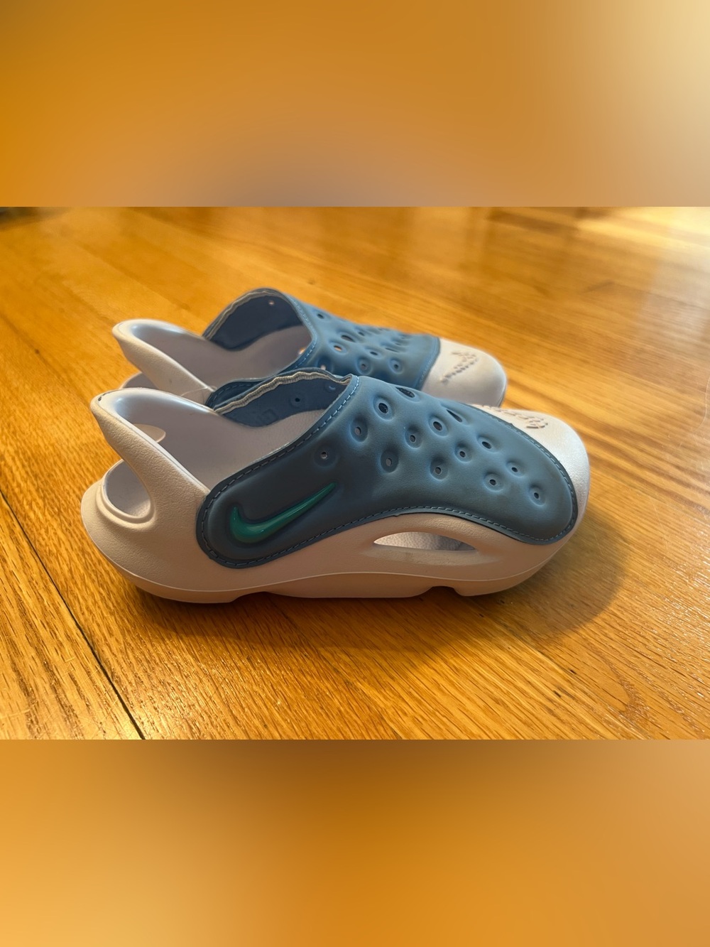 Nike Aqua Swoosh sandals Blue Beyond/White/Dusty Cactus colorway
